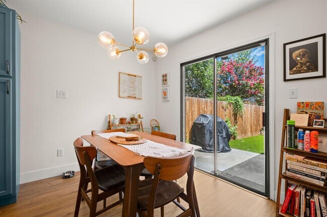 Building Photo - 3010 Siskin Dr