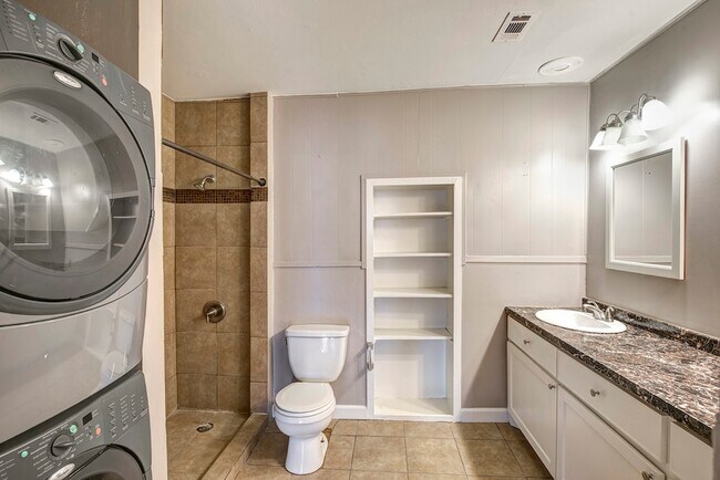 Building Photo - 1135 Woodland St