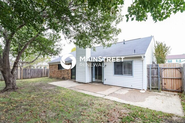 Building Photo - 3 Bedroom Pet-Friendly Home in Flower Mound, TX with Main Street Renewal