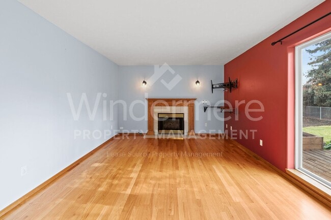 Building Photo - Beautiful 4-Bedroom Home In The South Hill...