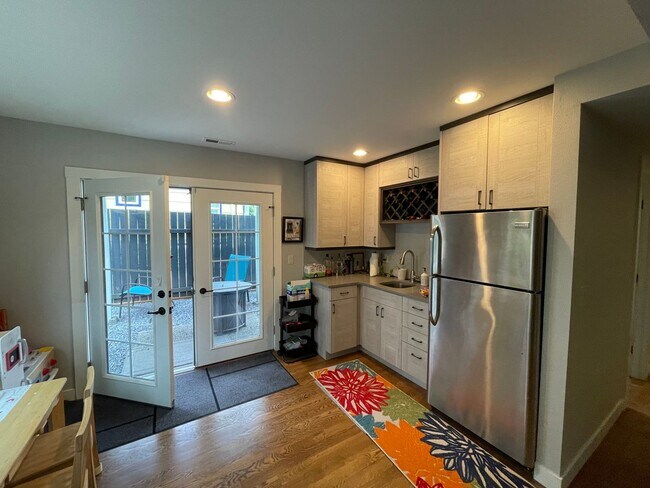 Building Photo - Spacious Corner-Lot Home 4 bed 3 bath – Gr...