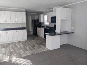 Building Photo - 300 Forrest Ave