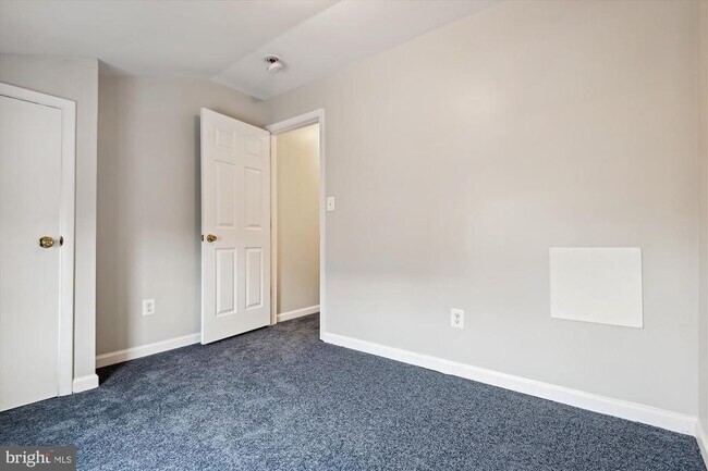 Building Photo - 1909 Aliceanna St