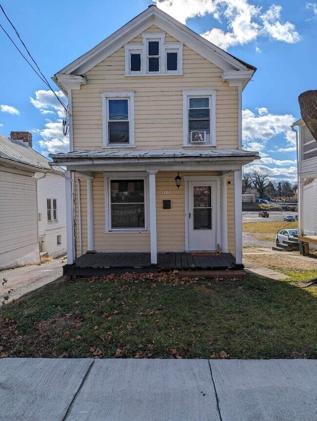 Primary Photo - 111 W John St
