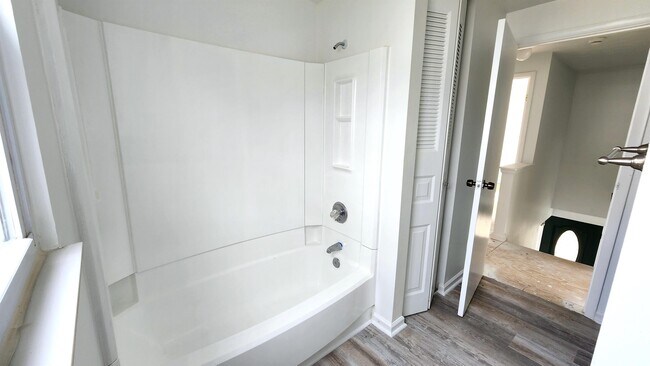 Building Photo - 259 Windsor Castle Dr