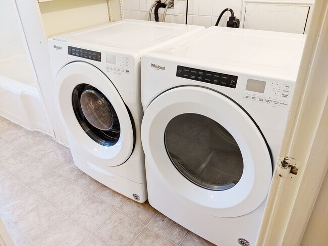 Building Photo - Clark Triplex