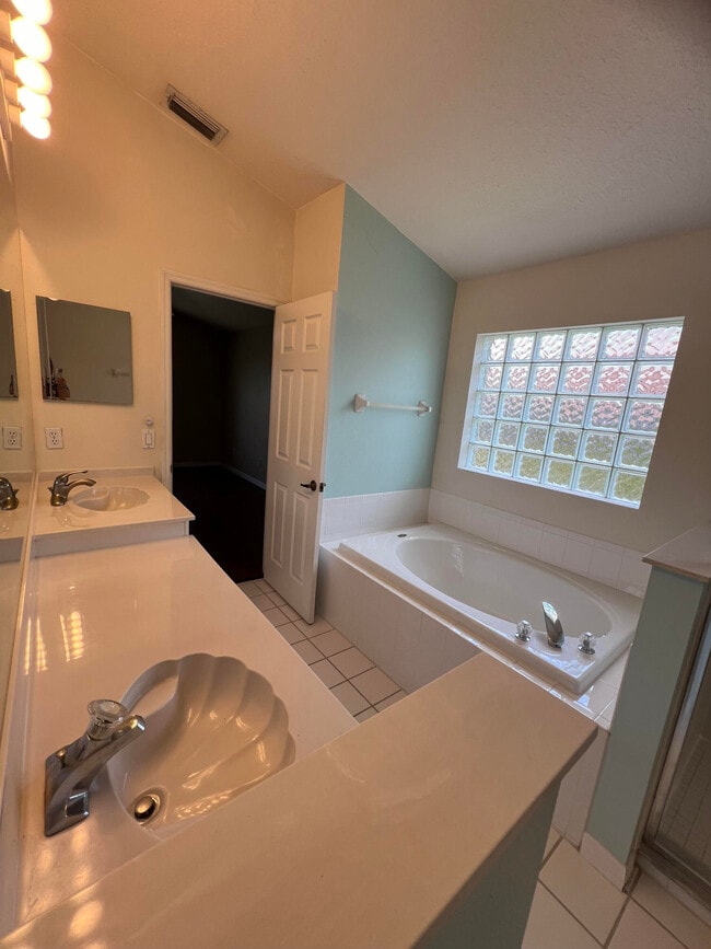 Building Photo - 1851 Abbeyridge Dr