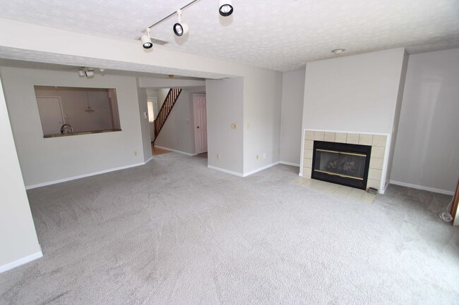 Building Photo - Beautiful 2 Bedroom 1.5 Bath Home