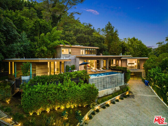 Building Photo - 727 N Beverly Glen Blvd