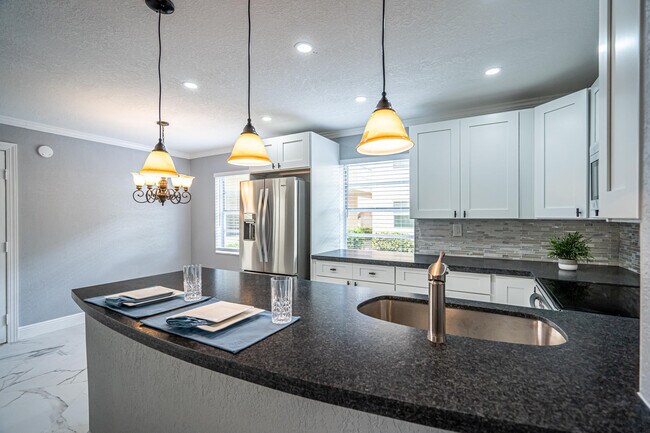 Building Photo - 244 Normandy Ln