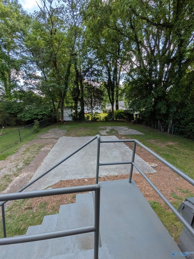Building Photo - 2404 Whitesburg Dr
