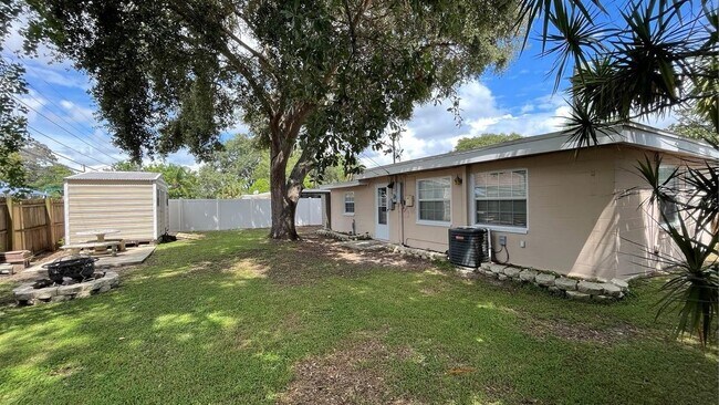 Building Photo - 9632 Groveland St