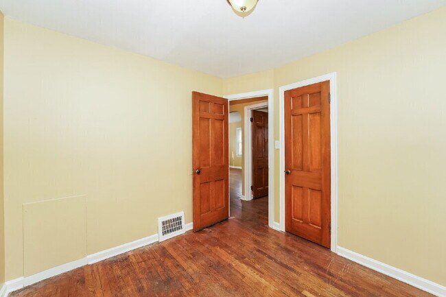 Building Photo - 3989 E 177th St