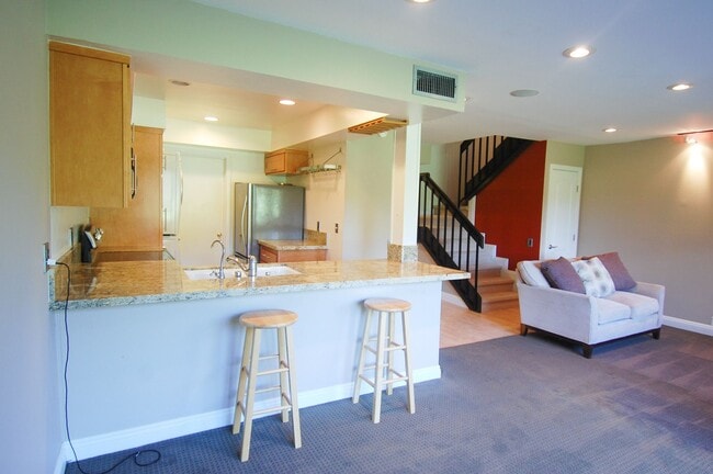 Building Photo - 2 Bedroom Condo in Presidential Heights 1 with Private back patio!!