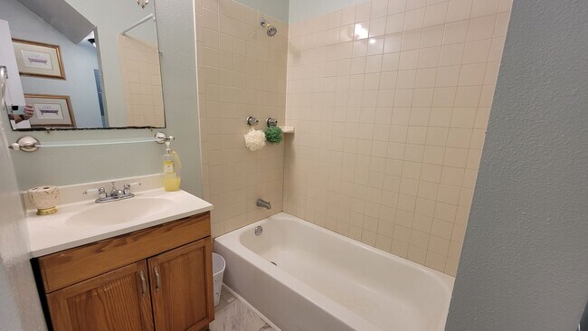 Building Photo - 1164 32nd St