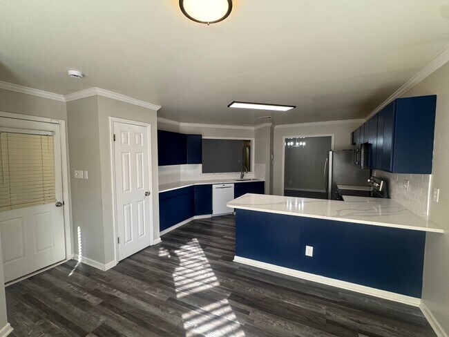 Building Photo - Arrowhead One Level