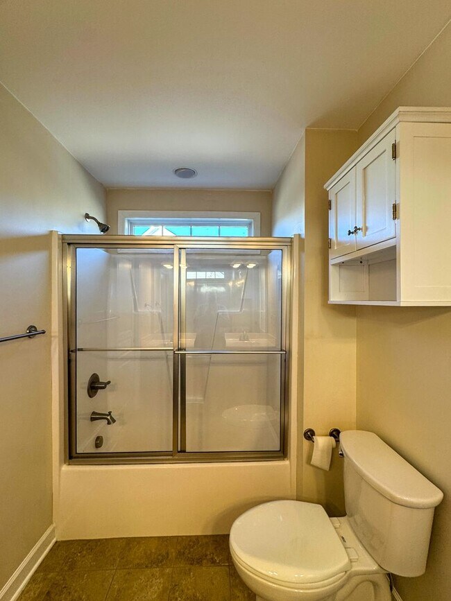 Building Photo - 1120 Braybrooke Pl