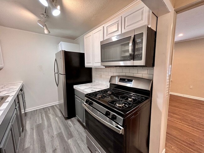 Building Photo - Remodeled Home In Patrick Henry/Edison School District!