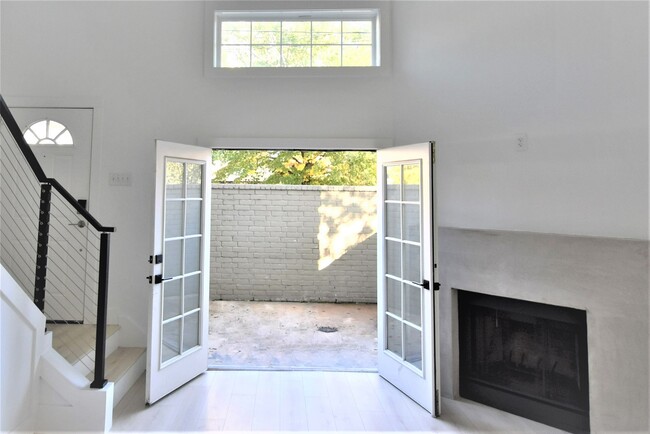 Building Photo - 2222 Hopkins St