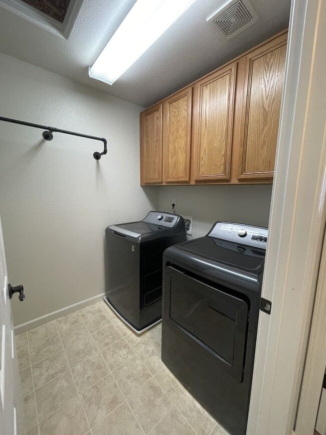 Building Photo - One-of-a-Kind Turnkey Sparks Home!