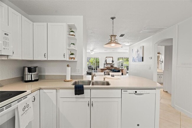 Building Photo - 513 Crystal Beach Ave