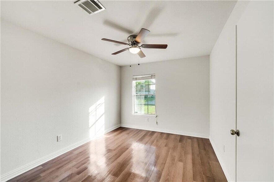 Building Photo - 2618 Byfield Dr