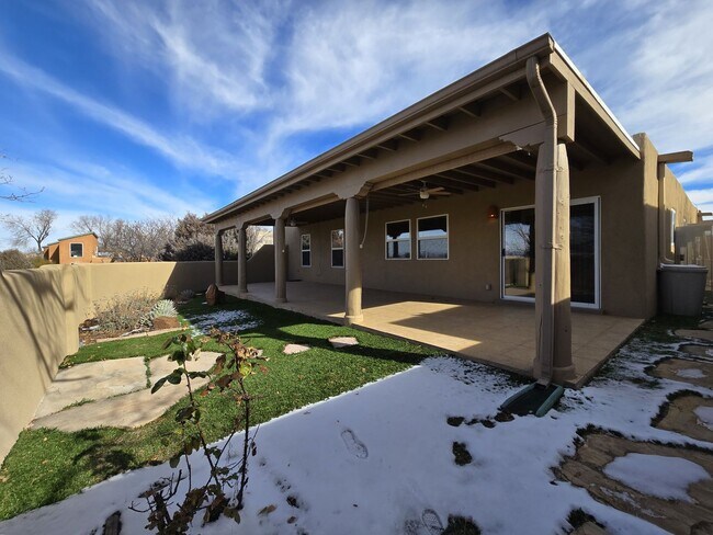 Building Photo - 2300 Calle Brocha