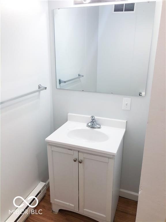 Building Photo - 106 S Market St