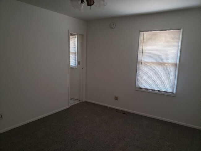 Building Photo - Very nice 4 bedroom, 3 bath home near Palmer Park