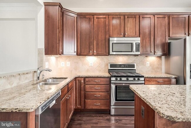 Building Photo - 43190 Loudoun Reserve Dr