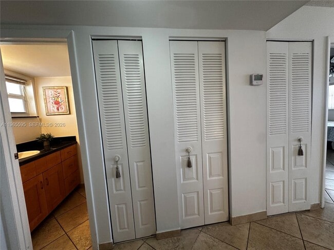 Building Photo - 410 SE 2nd St