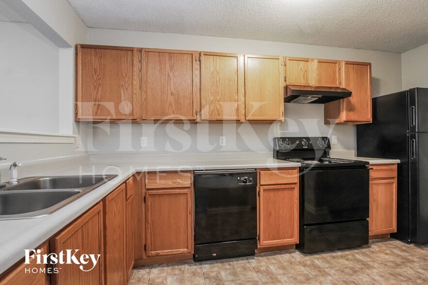 Building Photo - 10870 Sweetsen Rd