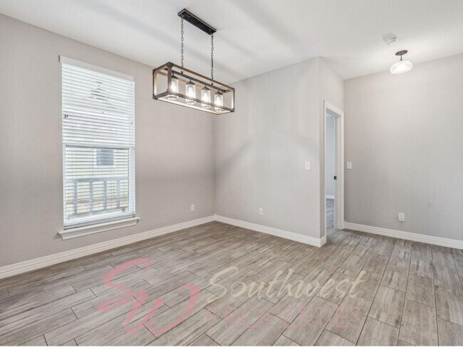 Building Photo - Stunning 5 bedroom, 3.5 bath in Elk Ridge Estates!
