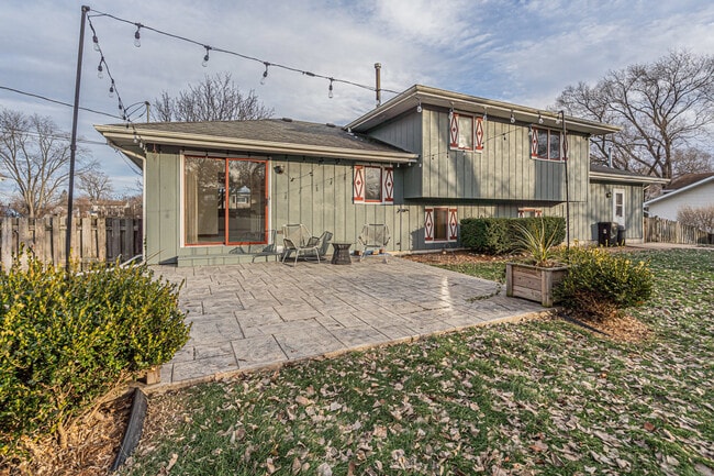 Building Photo - 1N280 Morse St