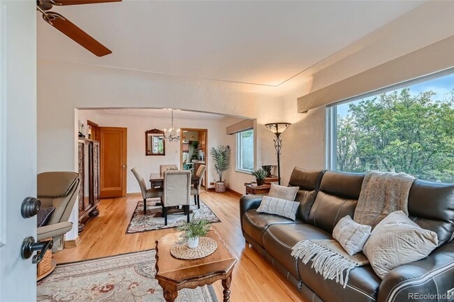 Building Photo - West Highlands - Amazing 32nd Ave, 2 Bed, 1 Bath Unit in Duplex- Shared Yard/Common Space