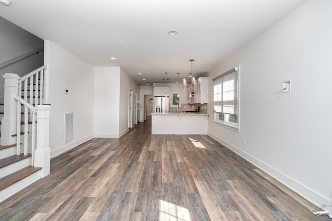Building Photo - East Nashville!