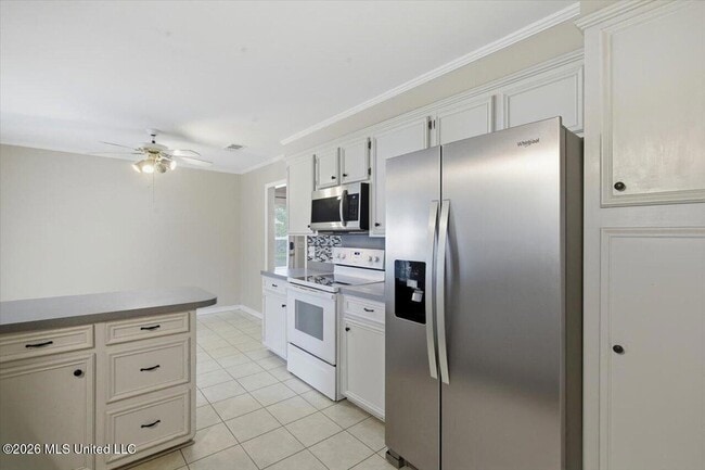 Building Photo - 131 Cypress Dr