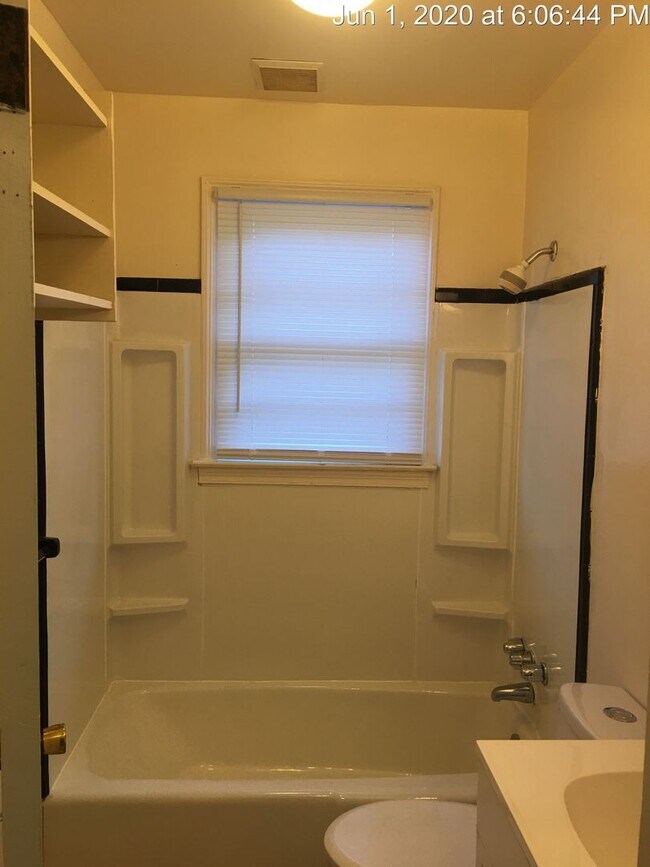 Building Photo - 2027-2028 School Year Available  / 6 BR, 3 Bath house within walking distance of UVA grounds and ...
