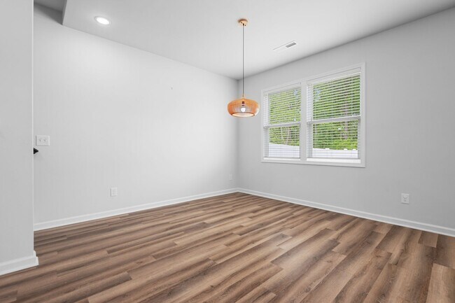 Building Photo - Charming 3 bedroom 2.5 bath Townhome in Wake Forest