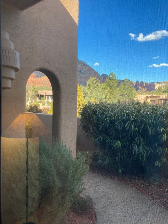 Building Photo - Gorgeous Furnished Arroyo Seco Townhouse with Fabulous Views!