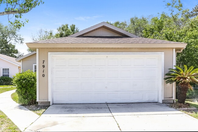 Building Photo - 7910 Cherry Blossom Dr S