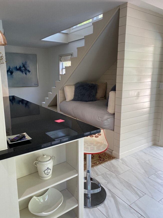 Building Photo - 2220 Colquitt St