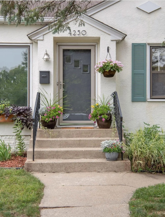 Building Photo - 4250 20th Ave S