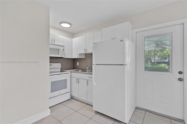 Building Photo - 2309 SW 62nd Ave