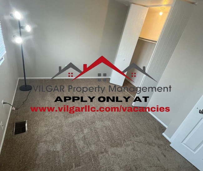 Building Photo - Spacious 3 Bed / 1.5 Bath Town-Home in Mer...