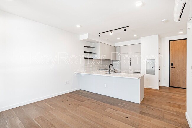 Building Photo - 1601 Park Ave