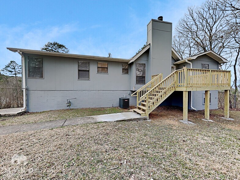 Building Photo - 9925 Miller Ave