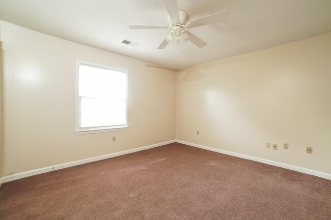 Building Photo - 2834 Lanthorn Dr