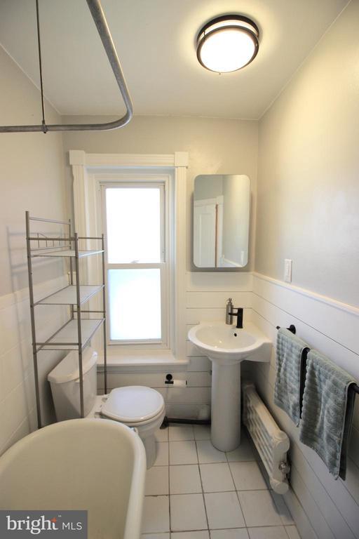 Building Photo - 141 W Mulberry St