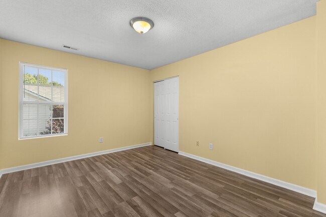 Building Photo - 100 Henson Pl